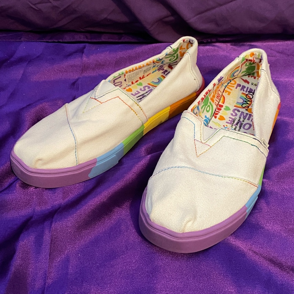 Toms Rainbow PRIDE Canvas Slip-On Sneakers. Size 6.